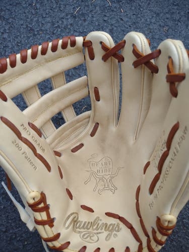 New Rawlings Custom 207 12.25 H-Web