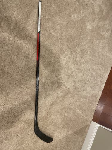 Senior Right Handed Toe Pattern Vapor Hyperlite Hockey Stick