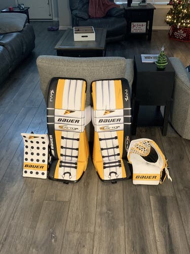 Bauer Hyperlite Medium 34” Goalie Full Set
