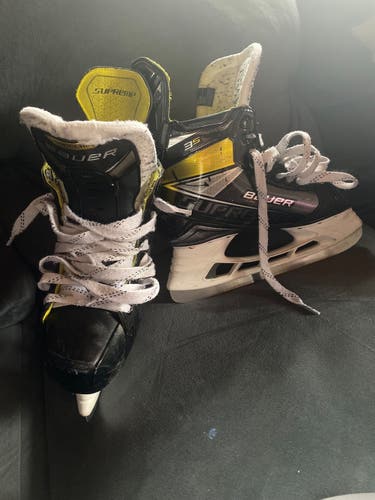 Used Bauer   Size 9 Supreme 3S Hockey Skates