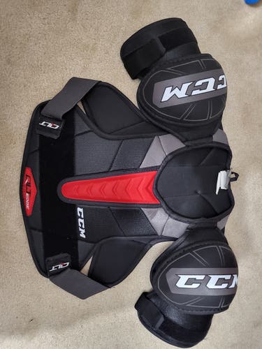 CCM senior medium shoulder pads