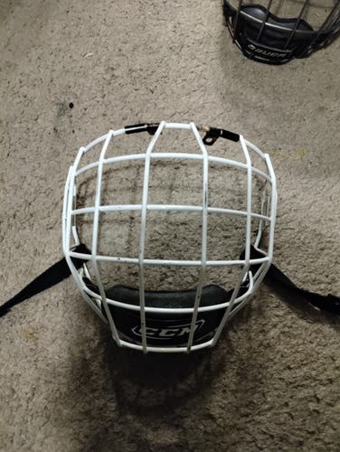 White Used Senior CCM fm 480 cage