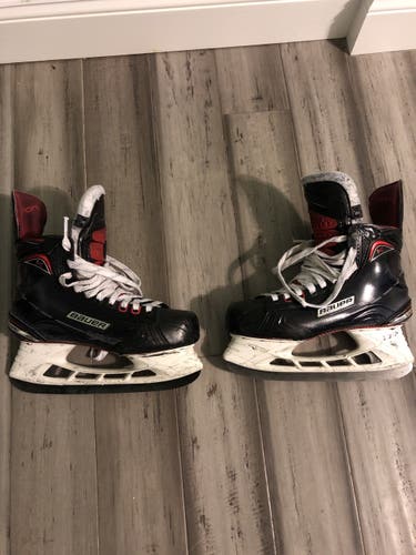 Senior Bauer Regular Width  Size 9 Vapor 1X Hockey Skates
