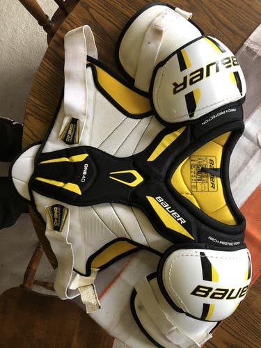 Used Extra Large Bauer  Supreme One 40 Shoulder Pads