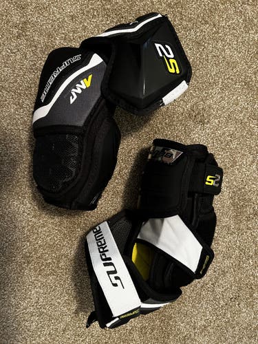 Used Medium Bauer  Supreme 2S Elbow Pads
