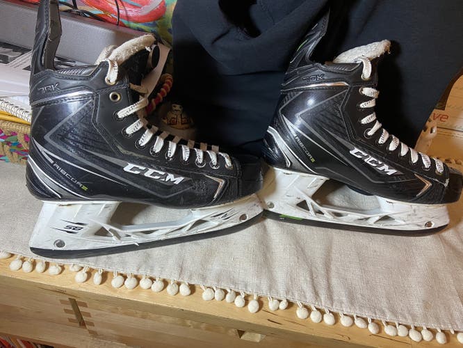 Senior CCM Size 9.5D RibCor 70K Hockey Skates