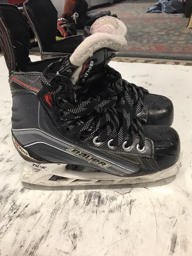 Youth Bauer Skate Size 4D (regular width) Vapor X700 Hockey Skates
