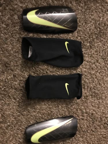 Black Shin Guards Used Men's Large Nike Mercurial lite