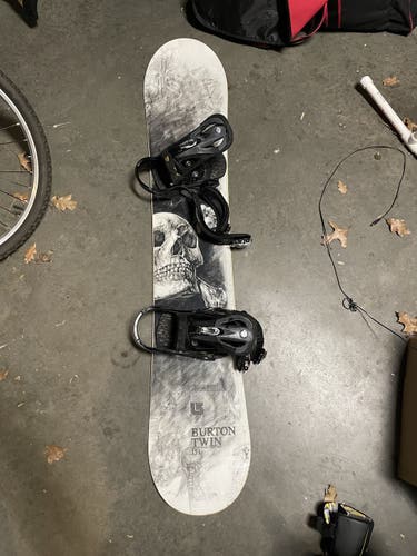 Burton snowboard 151
