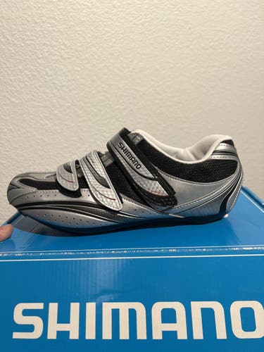 Silver Men's Size 9.5 (Women's 10.5) Shimano Cycling Shoes