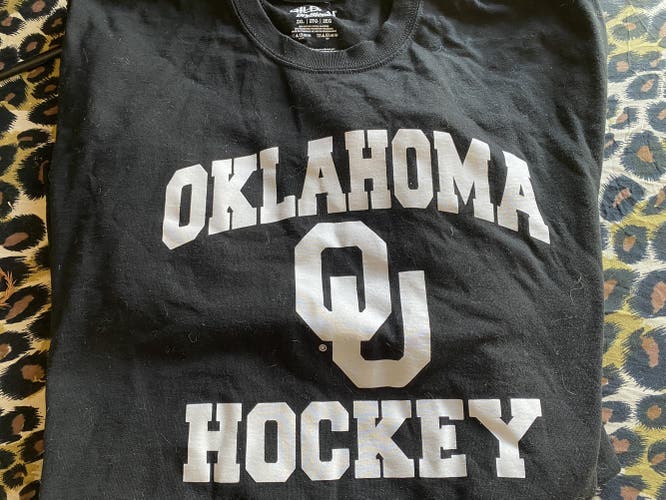 Oklahoma Sooners Hockey tee