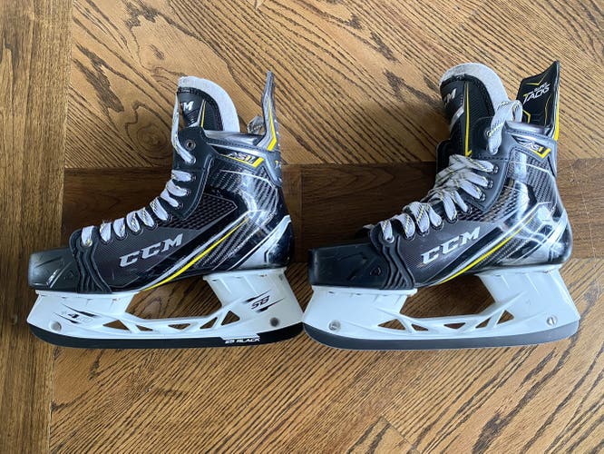 Senior CCM Regular Width Size 10.5 Super Tacks AS1 Hockey Skates
