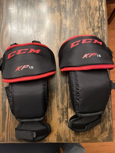 Hockey goalie knee guards