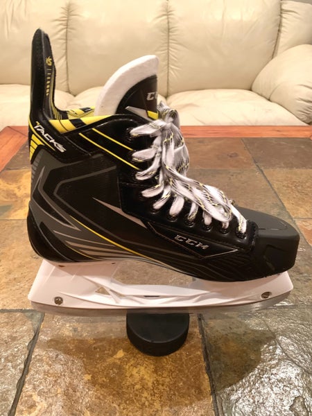 Senior CCM Extra Wide Width Size 9 Tacks 5092 Hockey Skates