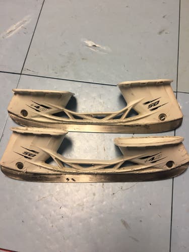 Used CCM Sb 4.0 Size 9 Blade Runner