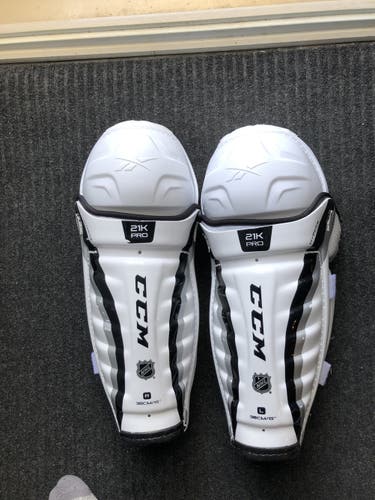 Pro Stock Shin Pads Senior CCM 21 Pro Stock