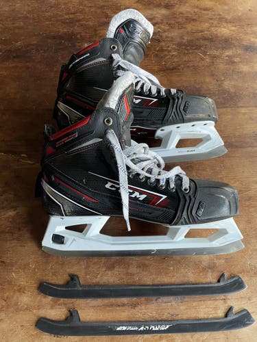 Used CCM Regular Width  Size 9 Jetspeed FT2 Hockey Goalie Skates