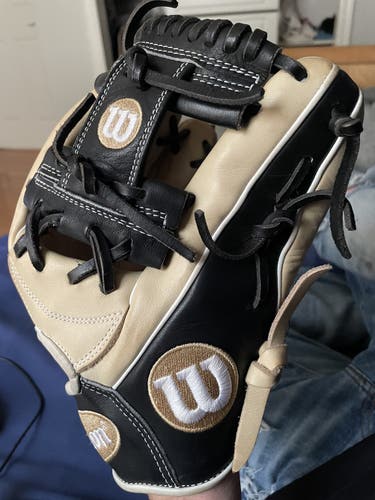 Black High School/College Infield 11.75" A2000 Baseball Glove