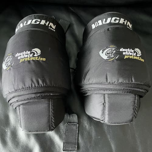 Vaughn 7900 PRO Goalie Knee Thigh Leg Pads Protectors