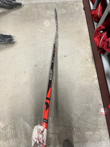 NEW Bauer Vapor Flylite League Hockey Stick Right P92M 70 Flex