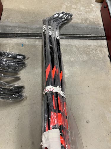 NEW Bauer Vapor Flylite League Hockey Sticks Right P28 87 Flex