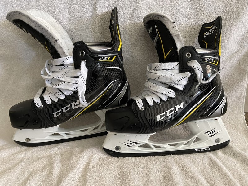 Senior CCM Extra Wide Width Size 8 Super Tacks AS1 Hockey Skates