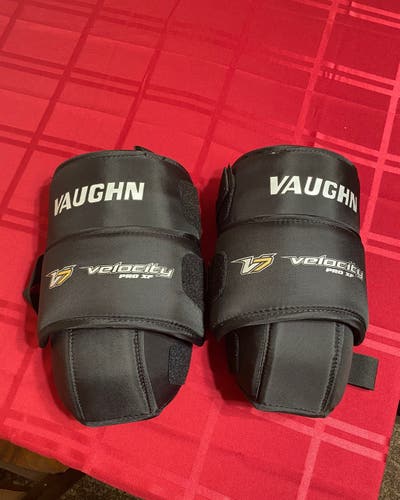 Vaughn V7 XF Knee pads