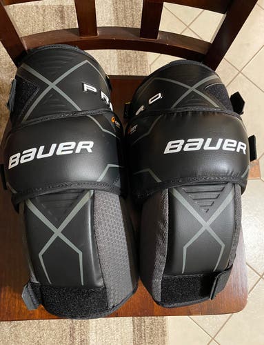 Bauer Pro Senior Knee Guards