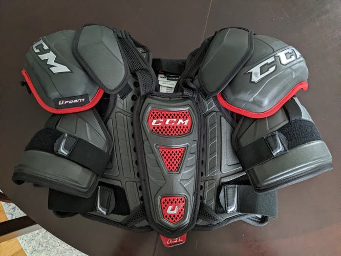 CCM U+ Crazy Light Pro Stock Shoulder Pads Medium 6567