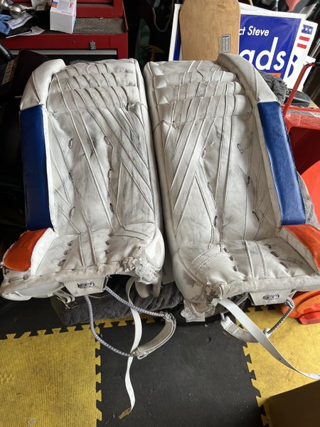 White Intermediate 29" CCM Extreme Flex E4.9 Goalie Leg Pads