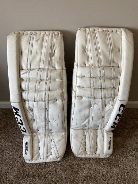 CCM extreme flex II 860 goalie leg pads 31+1 Good Shape