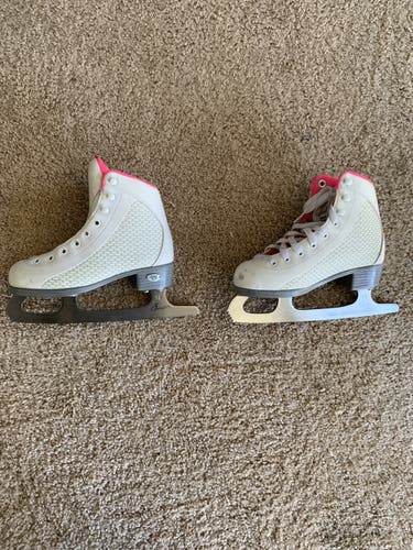 White Used Riedell Size 3 Figure Skates