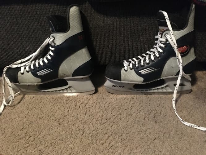 Hockey Skates Senior Used Bauer Vapor 4 Regular Width Size 10.5