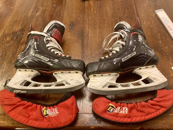 Senior Bauer Regular Width  Size 8.5 Vapor 1X Hockey Skates