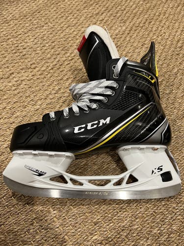 New Senior CCM Regular Width Pro Stock Size 9 Super Tacks AS1 Hockey Skates