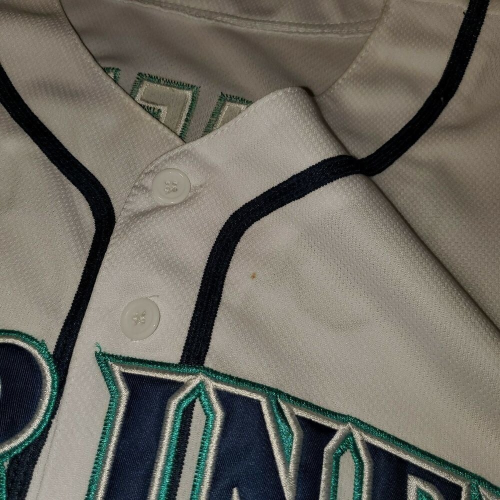 Got another Ken Griffey Jr. pick up and doing a Comparison. The REAL one is  the first image (Majestic) and the cheap (Nike) will go more in depth in  comments : r/baseballunis