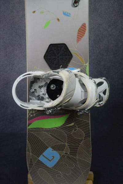 BURTON LUX SNOWBOARD SIZE 147 CM WITH BURTON MEDIUM BINDINGS