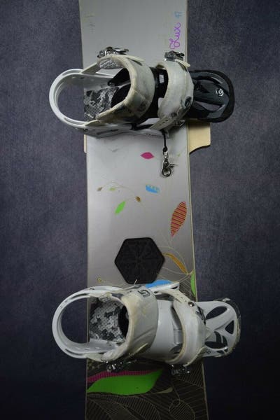 BURTON LUX SNOWBOARD SIZE 147 CM WITH BURTON MEDIUM BINDINGS