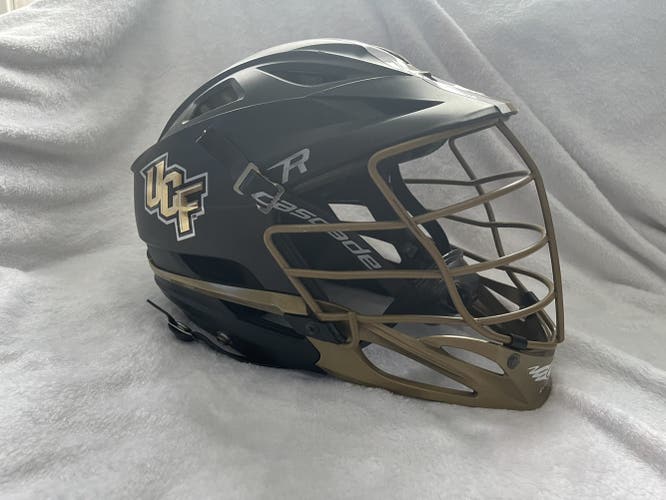 Black Adult Cascade R Helmet