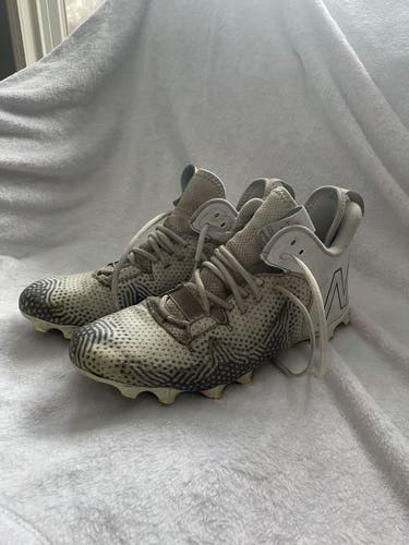 White Adult Size 9.5 (Women's 10.5) New Balance Freeze