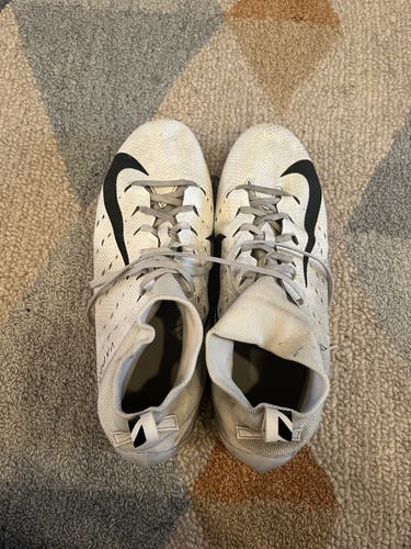 White Men's Molded Cleats Low Cut Vapor Untouchable 2