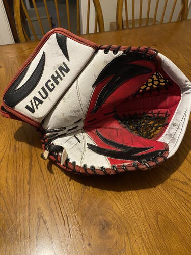 Used Vaughn Custom Kipper Spec goalie glove