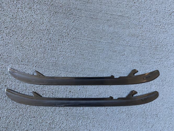 Senior Bauer Regular Width  Size 7.5 LS2 Steel Hockey Skates