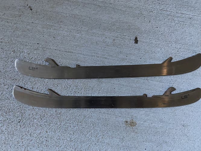 Senior Bauer    LS4 Steel Hockey Skates