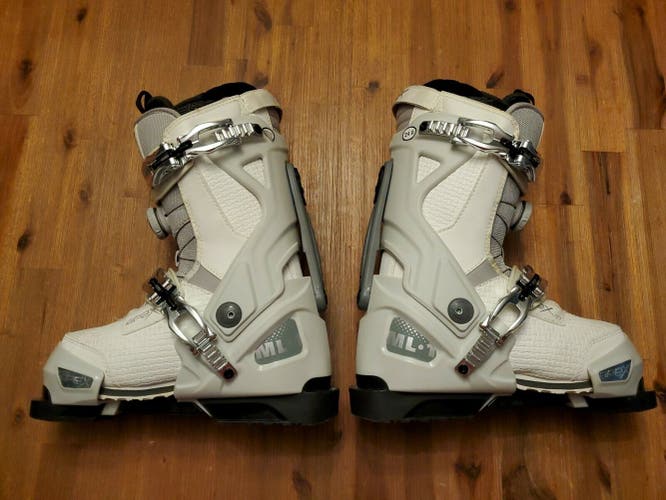 Women’s Apex ML-1 Ski and Snowboard Boots, Size 7, Mondo 24.0 Modular