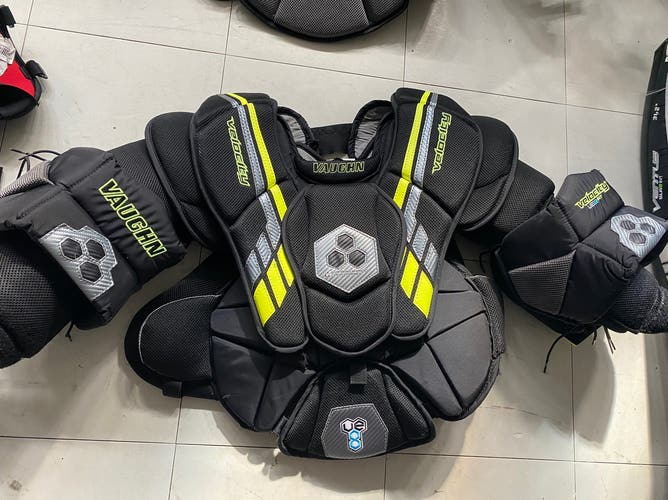 Intermediate Large Vaughn Velocity VE8 Int Goalie Chest Protector