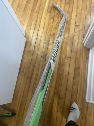 Intermediate Right Handed Mid Pattern  Sling Hockey Stick