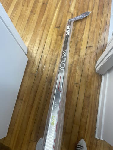 Intermediate Right Handed Mid Pattern  Vapor Hyperlite Hockey Stick