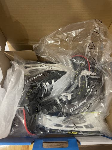 New Bauer Size 6.5 FIT 2 Vapor Hyperlite Hockey Skates