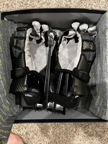 New 13” black lacrosse glove